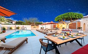 Villa Remezzo Heated Pool, Beach Side